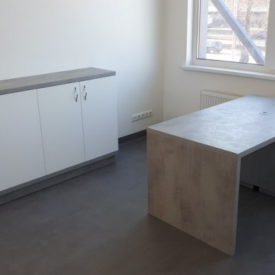 Biuro baldų komplektas pilka-balta